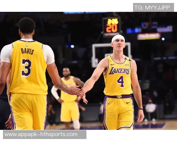 詹姆斯称赞卡鲁索:每支球队都需一位懂得成功与逆境的平稳者 詹姆斯称赞卡鲁索:每支球队都需一位懂得成功与逆境的平稳者